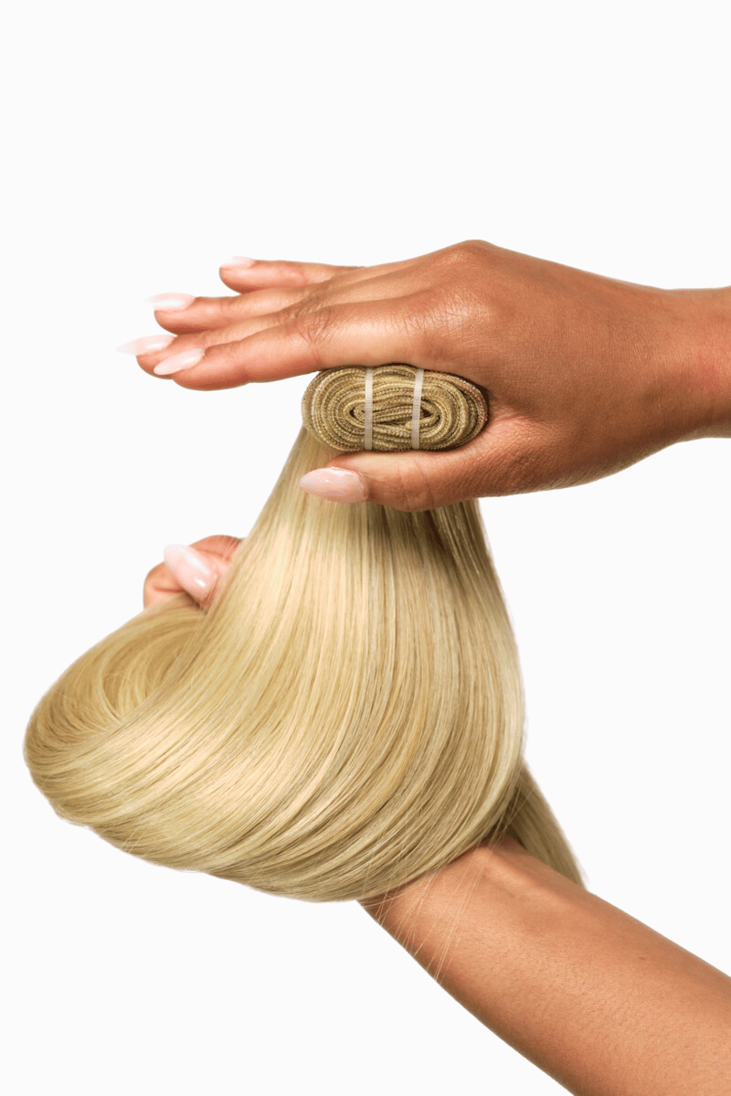 Classic Wefts 24" 100g Champagne Blonde Highlight Blend (#16/#613) Natural Straight - Locks De Luxe